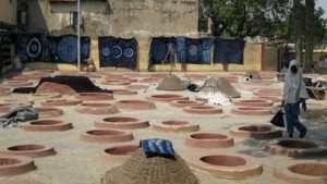 Indigo-verfputten in Kano, Noord-Nigeria