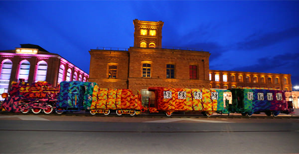 Volledig ingehaakte trein, Łódź, Polen - 2013.