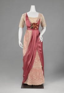 Japon met strompelrok, Antoinetta Francisca Helena Mulder, circa 1911 - 1912.