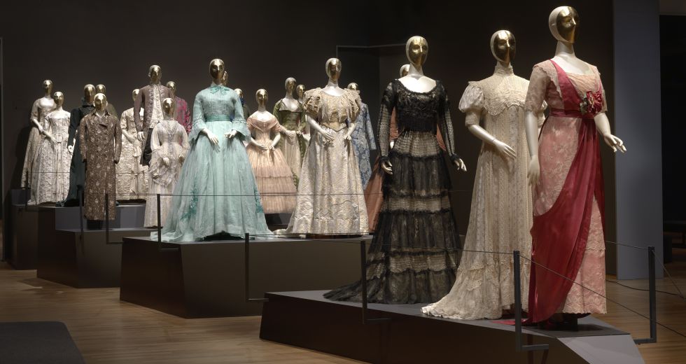 Overzichtsfoto tentoonstelling 'Catwalk'.
