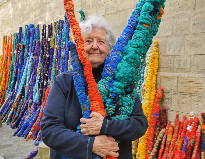 Sheila Hicks - 'The Treaty of Chromatic Zones', Parijs - foto Christobal Zanartu.