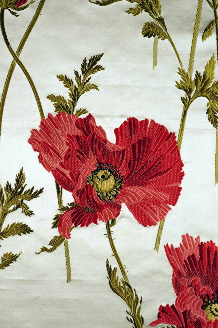 Zijden weefstof met bloeiende bloemen, circa 1900.