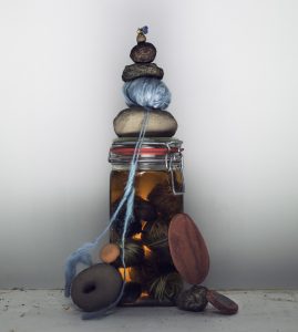 Werkmaterialen van Claudy Jongstra - foto Marcel van der Vlugt.