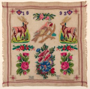 Een kleine merklap uit 1892, biedermeier stijl.