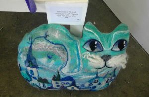 Volha Kotava, Wit-Rusland - April Cat, gevilt kussen.