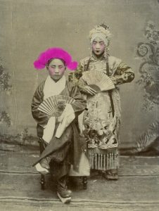 Chinese operakostuums - Acteurs uit de Peking opera, circa 1890.
