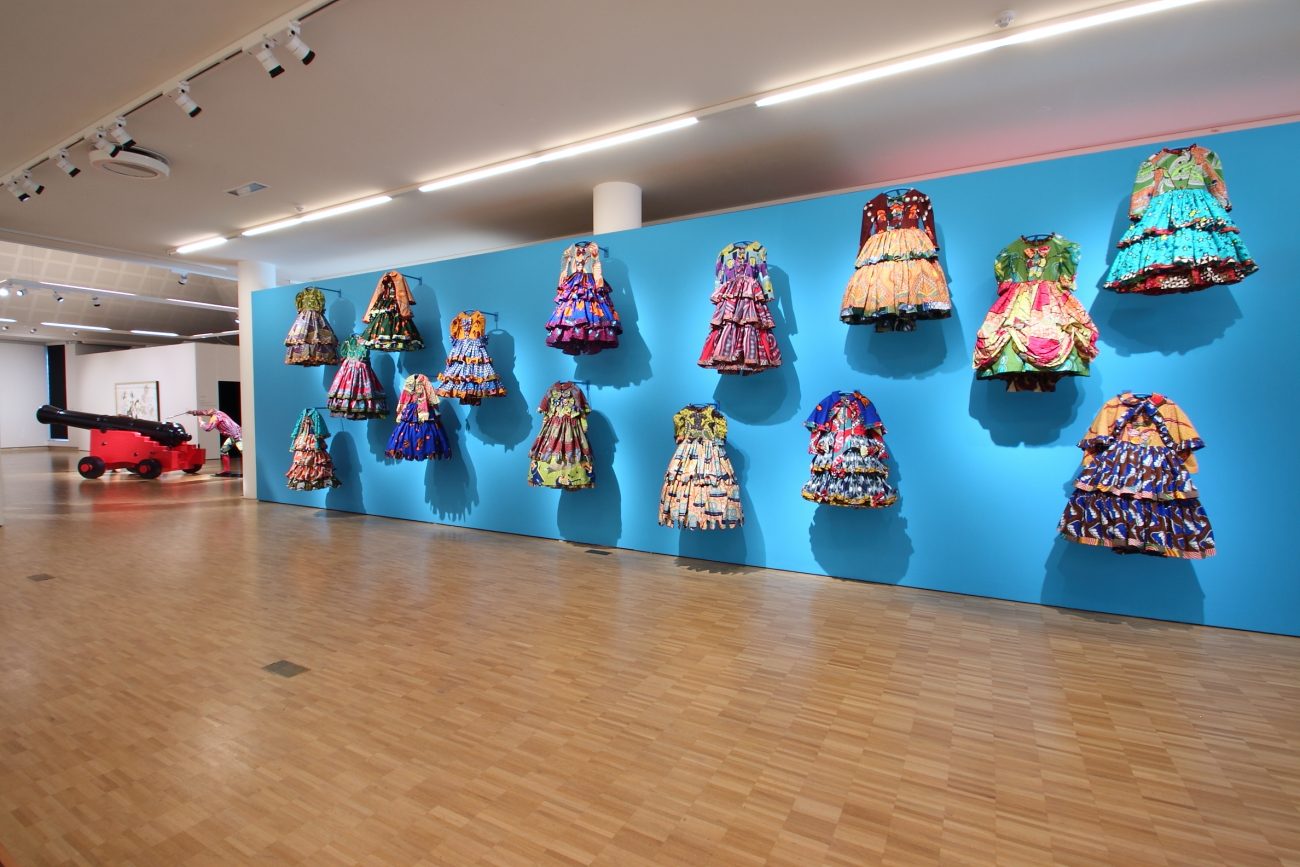 Little Rich Girls, 2010, Victoriaanse kinderkleding gemaakt van Dutch wax prints van Vlisco.