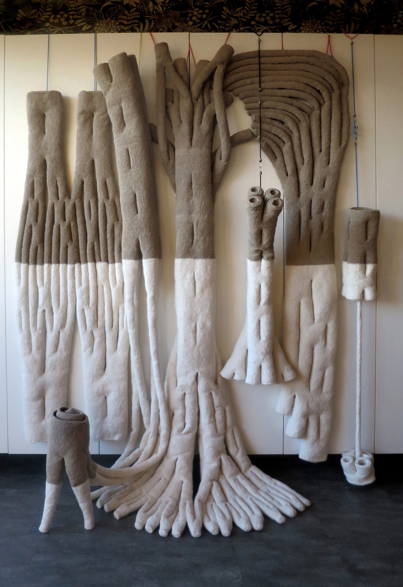Agnès Sébyleau, La Ligne, 2015-2016, gehaakt katoen, circa 200 x 200 cm.
