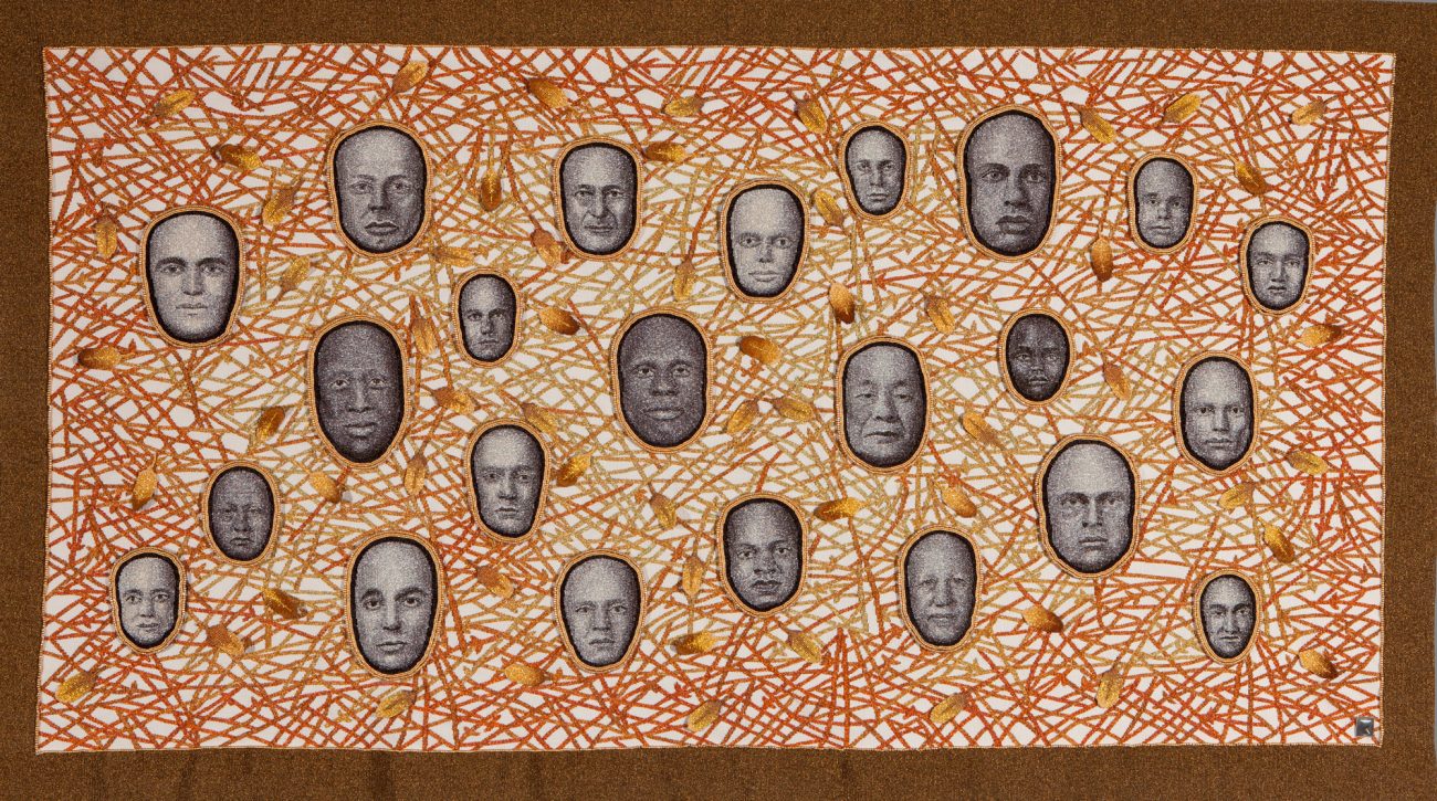 Jon Riis, Ancestors Tapestry, 2013, handgeweven zijde en metaaldraad, goudkleurige glaskralen, 107 x 190 cm.