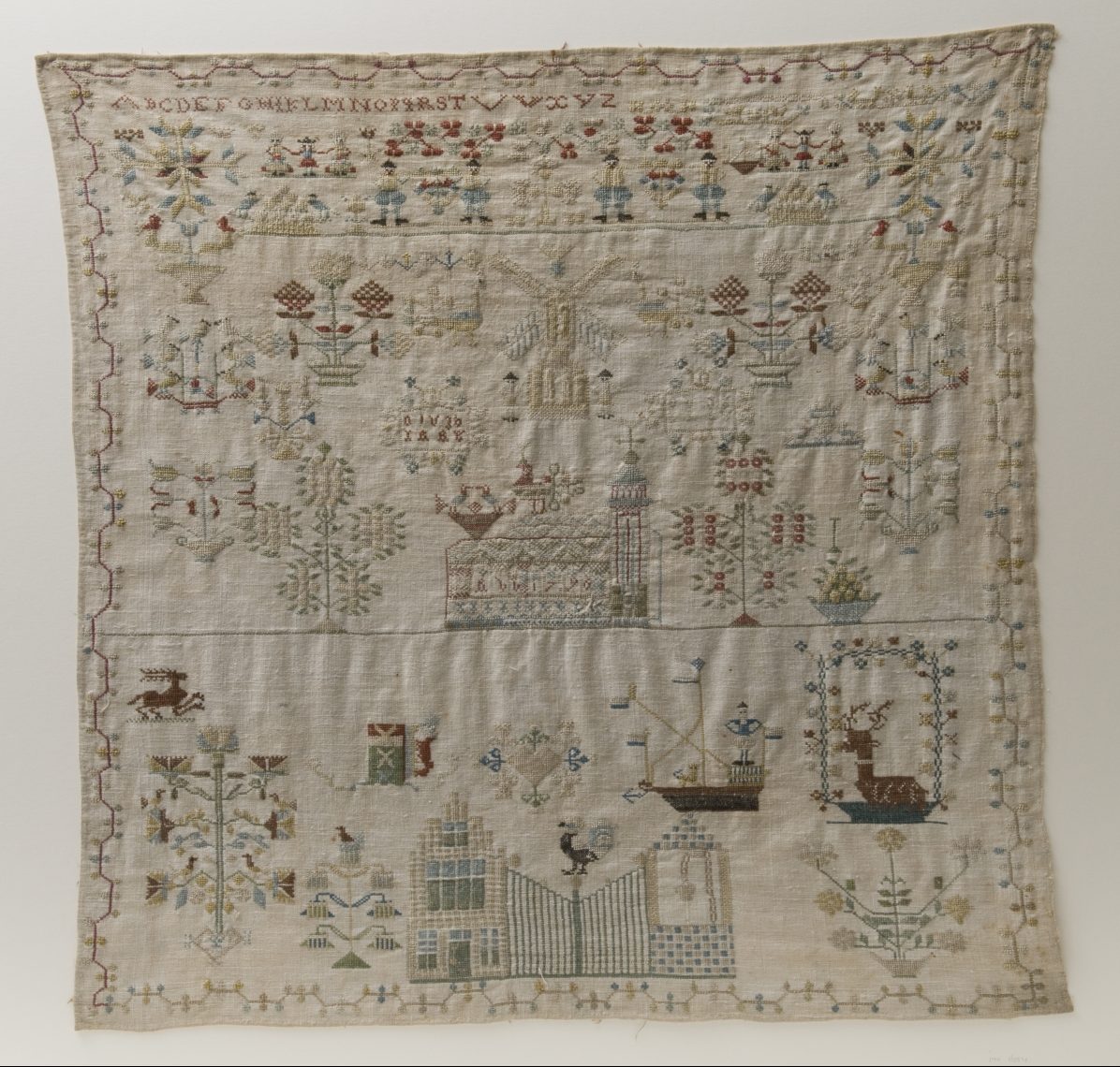 Merklap uit 1796, waarschijnlijk van het eiland Tholen, bruikleen Stadhuismuseum Zierikzee.