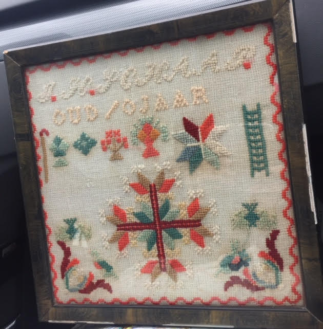Merklapje uit 1900, de maakster was toen 10 jaar oud.