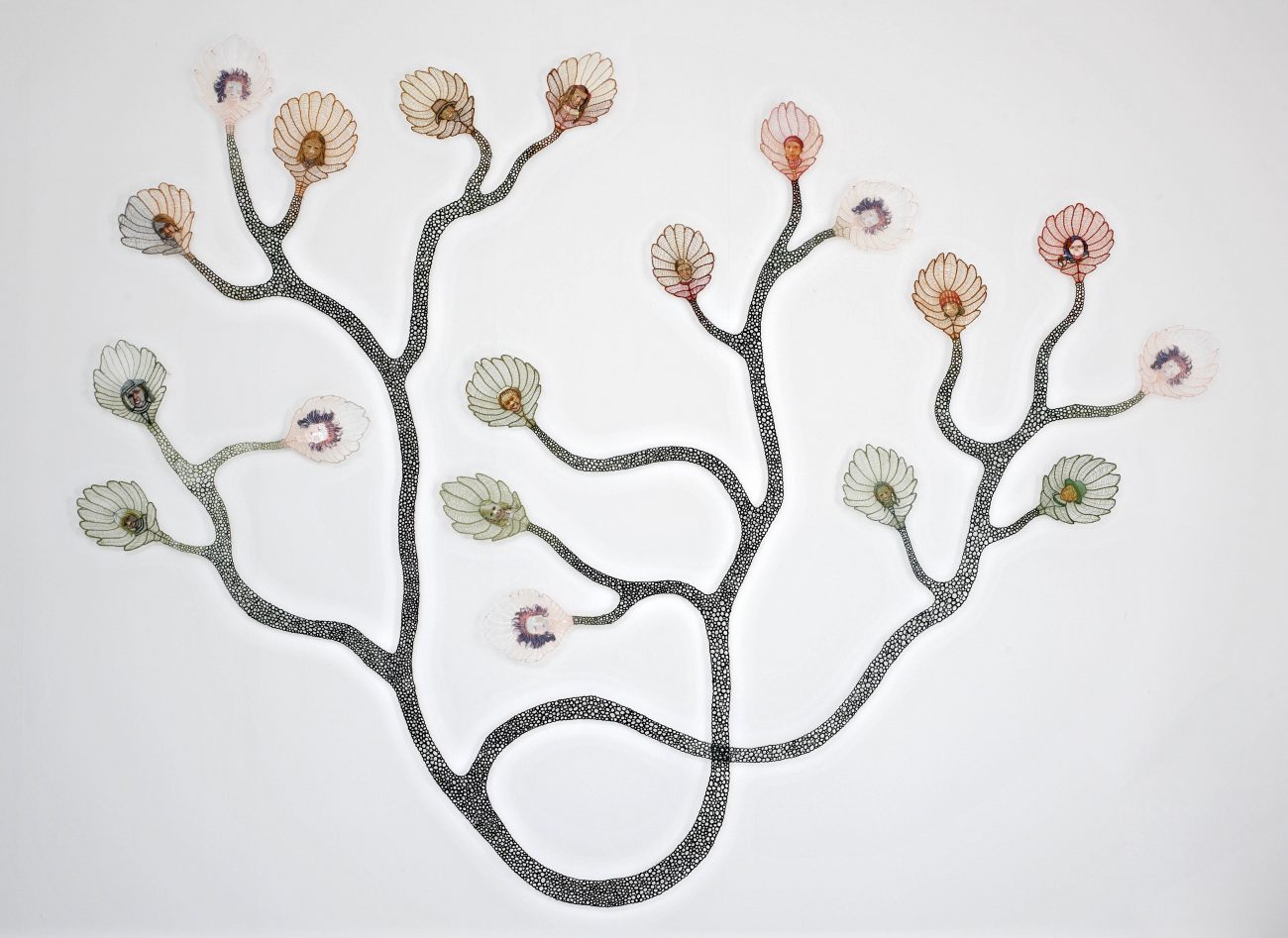 Karola Pezarro - Le Cordon Ombilical, fotoprintborduurwerk, 280 x 230 cm, foto Steven Witkam.