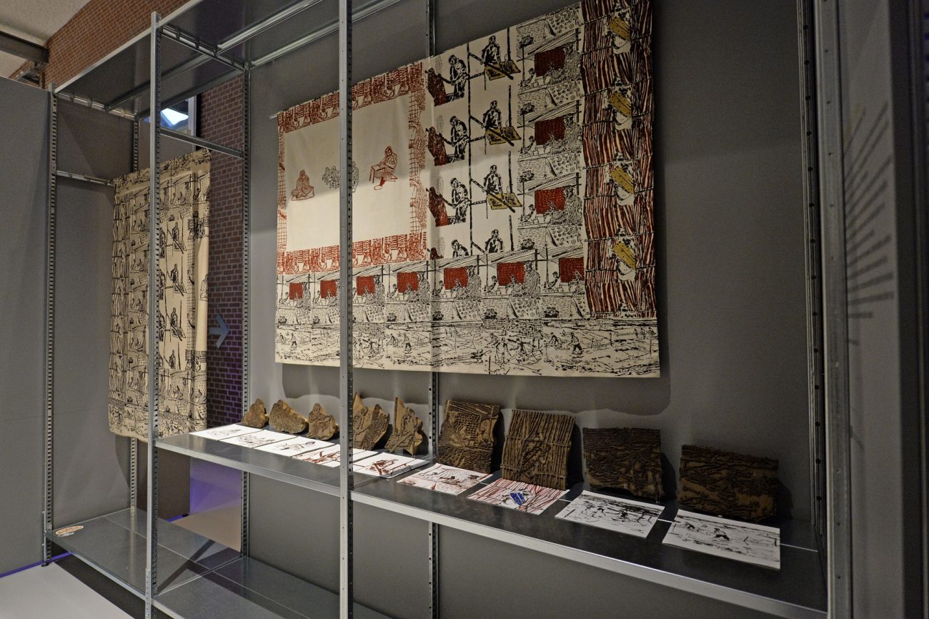Gestempeld textiel met inktstempels.