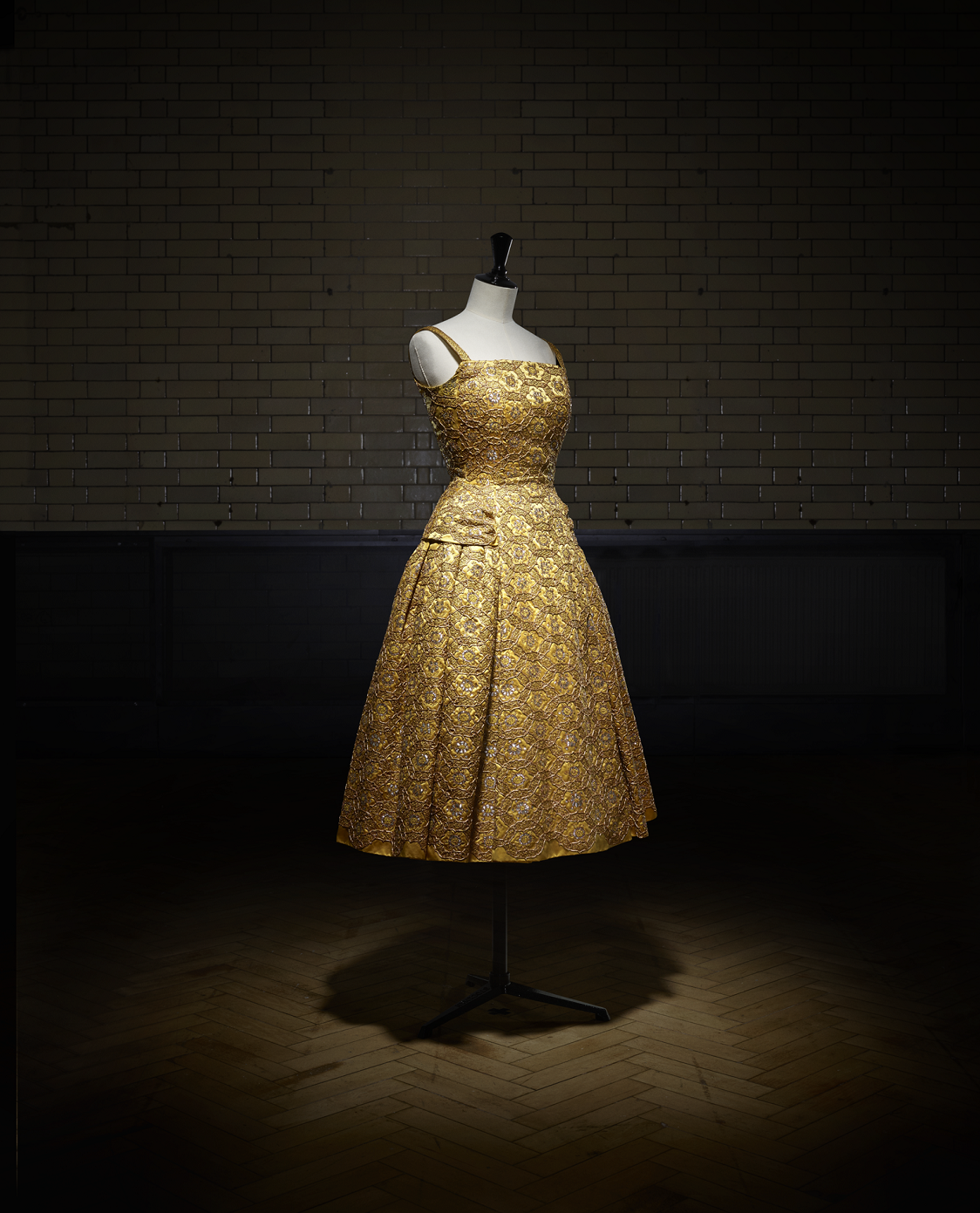 Pérou korte avondjurk, herfst-winter 1954 Haute Couture collectie, H line - foto Laziz Hamani.