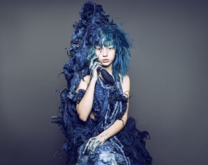Kostuum van Claudy Jongstra - foto Marcel van der Vlugt.