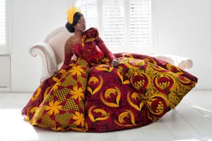 Bruidsjurk, ontwerp van de Nigeriaanse mode-ontwerpster Toju Foyeh - foto Anna Nicholas.